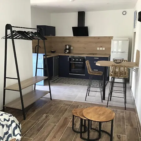 Apartment Village *